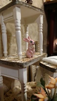 Picture of Dollhouse Metal Miniature Antiqued Pink Bunny
