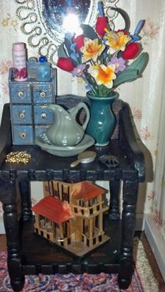 Picture of Green Pitcher and Washbowl for full scale dollhouse