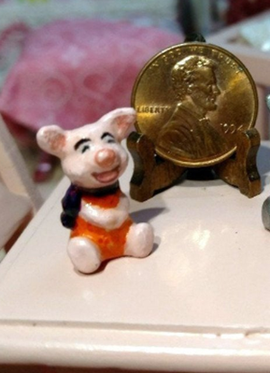 Picture of Miniature Metal Piglet- Painted