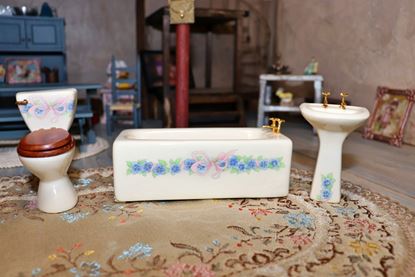 Picture of Miniature Porcelain Bathroom Set