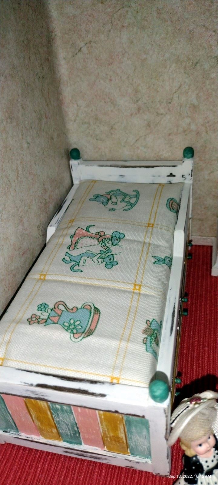 Dollhouse 112 Scale Trundle Bed /Fabulous Refurbs