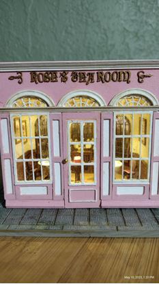 Picture of Rose's Tea Room 1/48 or 1/4 Scale finished room box.