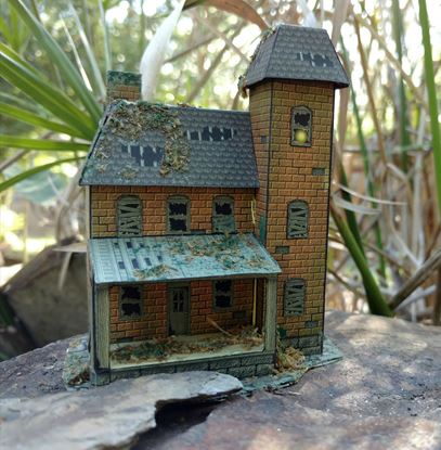 Picture of Complete 1:144th scale dollhouse and furniture