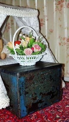 Picture of White metal basket floral arrangement for full scale dollhouse