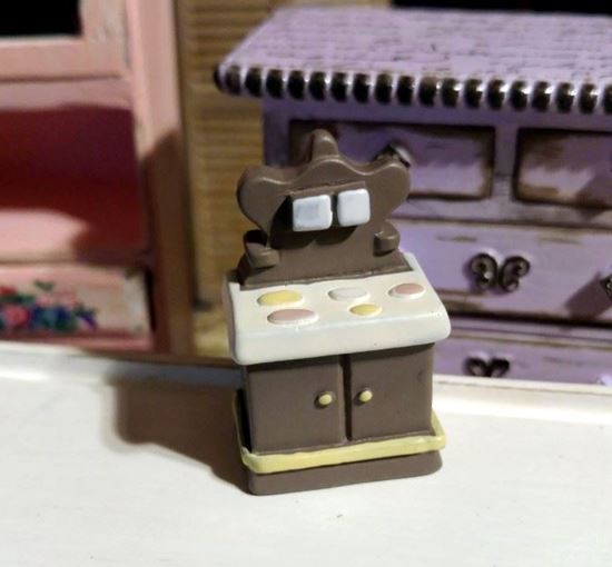 Picture of Wang's Dollhouse Miniature Resin Cook Stove 1:48 Scale