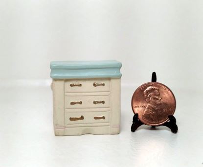 Picture of Wang's Dollhouse Miniature Resin Dresser 1:48 Scale