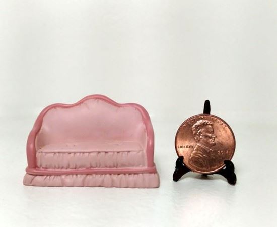 Picture of Wang's Dollhouse Miniature Resin Sofa 1:48 Scale