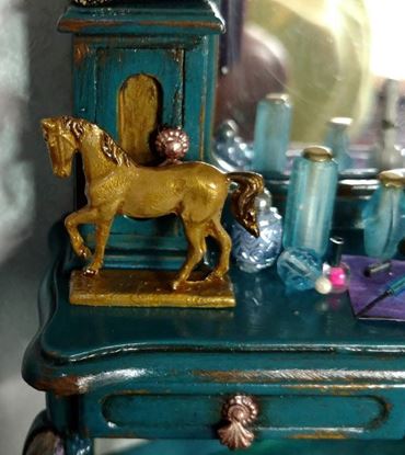 Picture of Dollhouse Old Pewter Horse Hand Painted Gold
