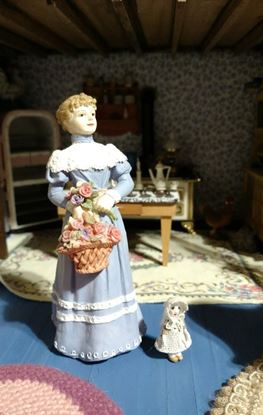 Picture of Dollhouse Resin Woman with Flower Basket