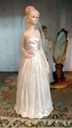 Picture of Polystone Bride w/Pink Rose