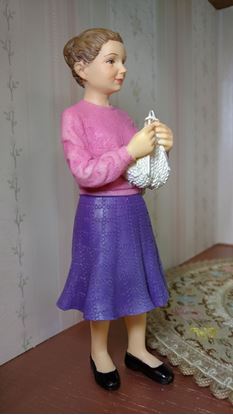 Picture of Modern Dollhouse Resin Woman Knitting