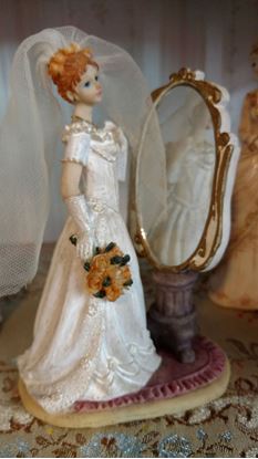 Picture of Miniature Victorian Bride w/ Mirror