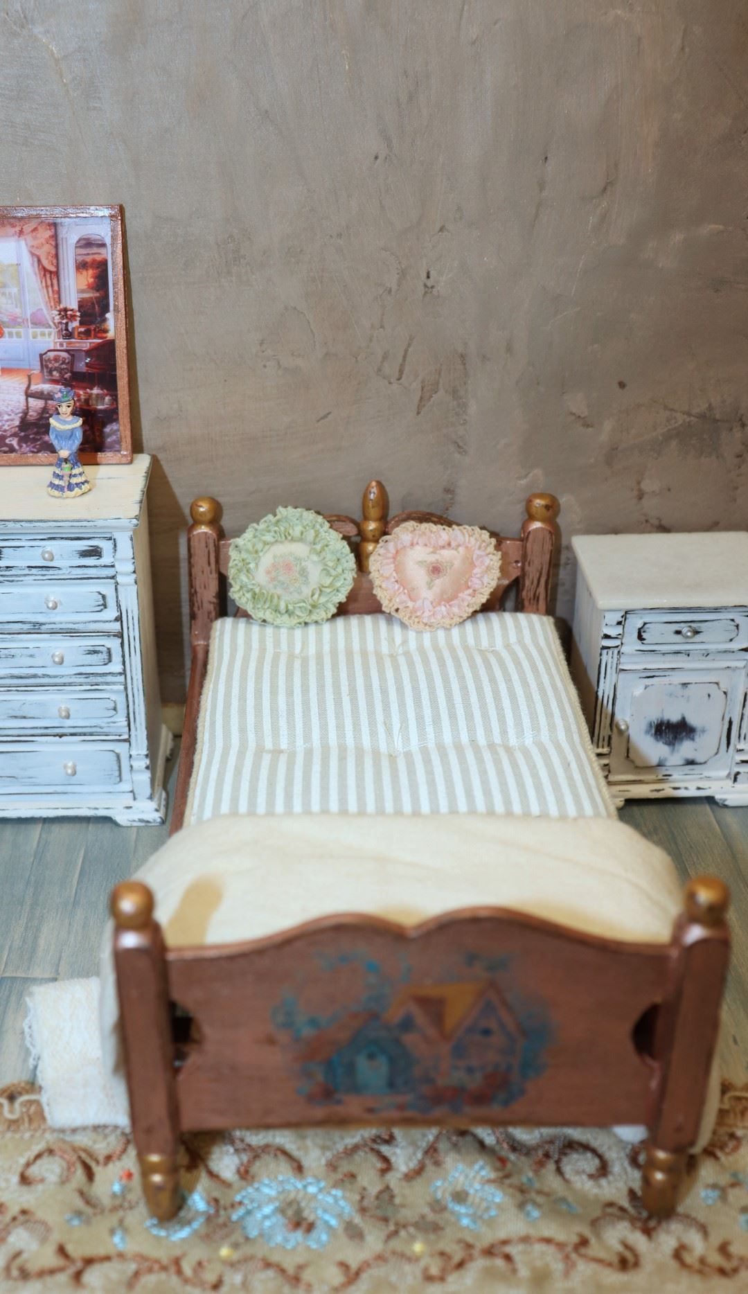 Antiqued Dollhouse Twin Bed /Fabulous Refurbs