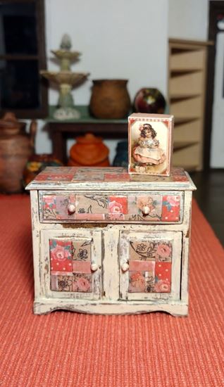 Picture of Short Dollhouse Dresser