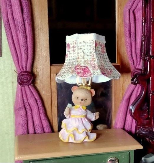Picture of Dollhouse Nursery Lamp 1:12 Scale 12 volt Lamp Electric incandescent light bulb