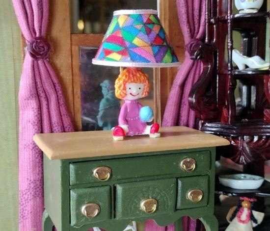 Picture of Dollhouse Nursery Lamp 1:12 Scale 12 volt Lamp Electric incandescent light bulb