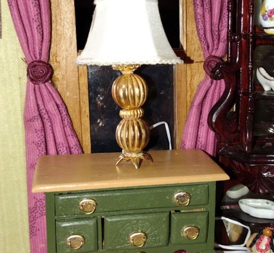 Picture of Dollhouse electric lamp