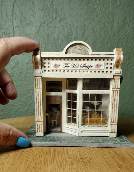 Picture of The Hat Shoppe 1/48 or 1/4 Scale finished room box.