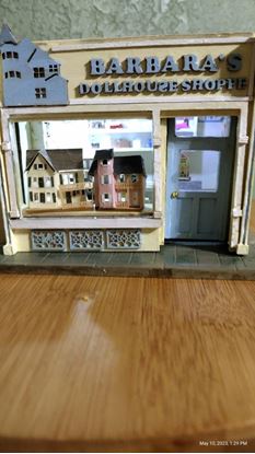 Picture of "Barbara's Dollhouse Shoppe " 1/48 or 1/4 Scale finished room box.
