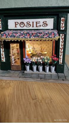 Picture of "Posies" 1/48 or 1/4 Scale finished room box.