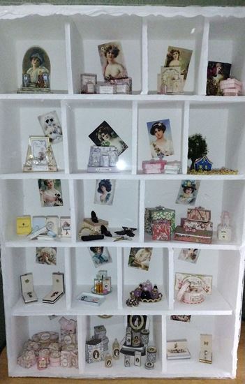 Picture of 12th Scale - 18 lots of dollhouse miniatures. SB005