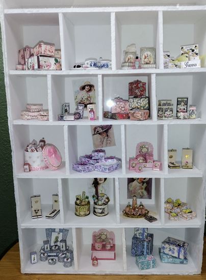 Picture of 12th Scale - 19 lots of dollhouse miniatures. SB006