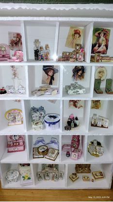 Picture of 12th Scale - 19 lots of dollhouse miniatures. SB007