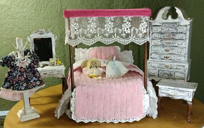 Picture of Rustic Furniture lot 1" scale