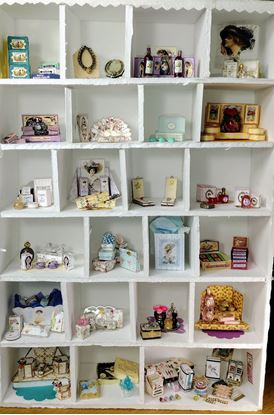 Picture of 23 lots of dollhouse miniature accessories.
