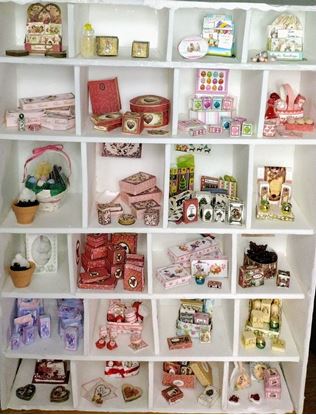 Picture of 24 lots of dollhouse miniature accessories.