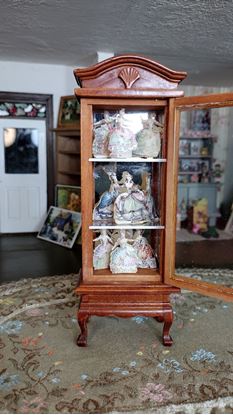 Picture of Vintage Dollhouse 1:12 Curio Cabinet
