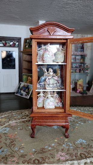 Picture of Vintage Dollhouse 1:12 Curio Cabinet