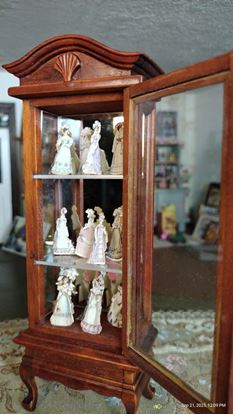 Picture of Vintage Dollhouse 1:12 Curio Cabinet