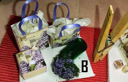 Picture of Dollhouse vanity items C16