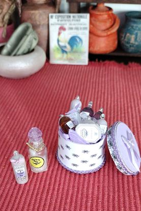 Picture of Dollhouse Hat Box C6-03