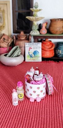 Picture of Dollhouse Hat Box C6-05