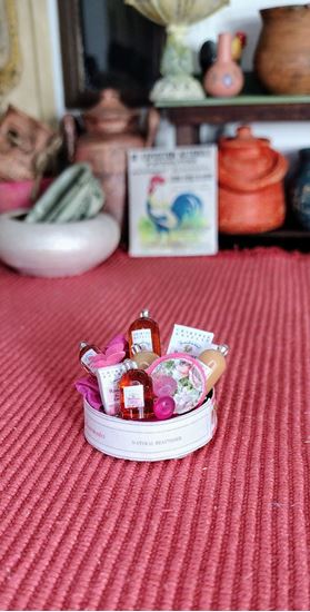 Picture of Dollhouse Hat Box C6-07